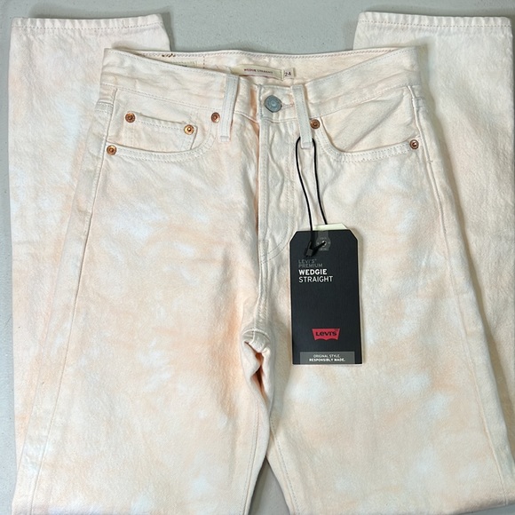 LEVI’S PREMIUM WEDGIE STRAIGHT FIT WOMEN'S JEANS- in the peach (size 24x28) - Picture 4 of 8